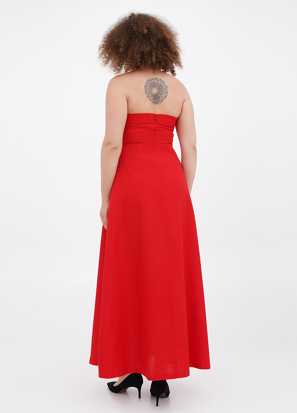 Красное кэжуал платье с открытыми плечами Maurini однотонное