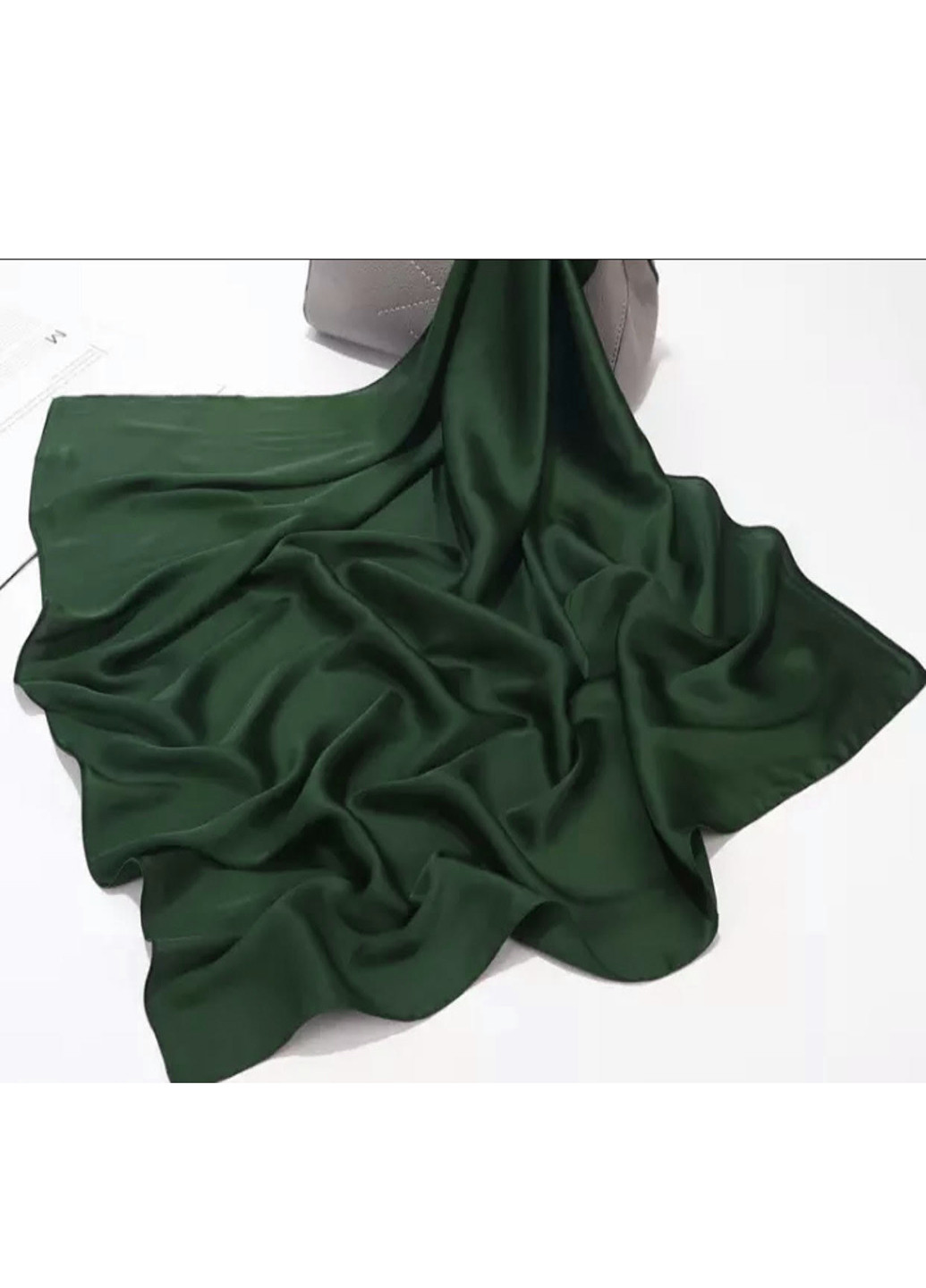 Стильный однотонный атласний платок,70*70см Mulberry однотонный зелёный пляжный атлас