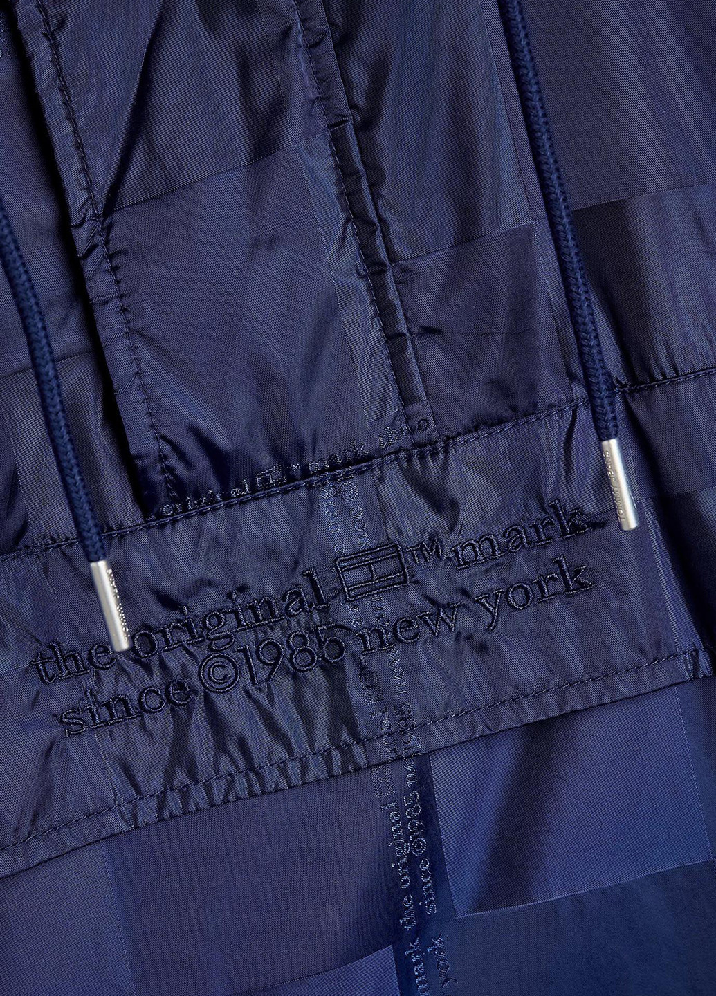 Синяя демисезонная ветровка Tommy Jeans