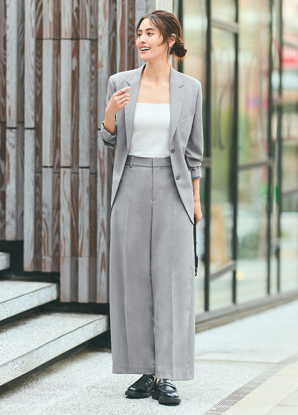 Серый женский жакет Uniqlo однотонный - демисезонный