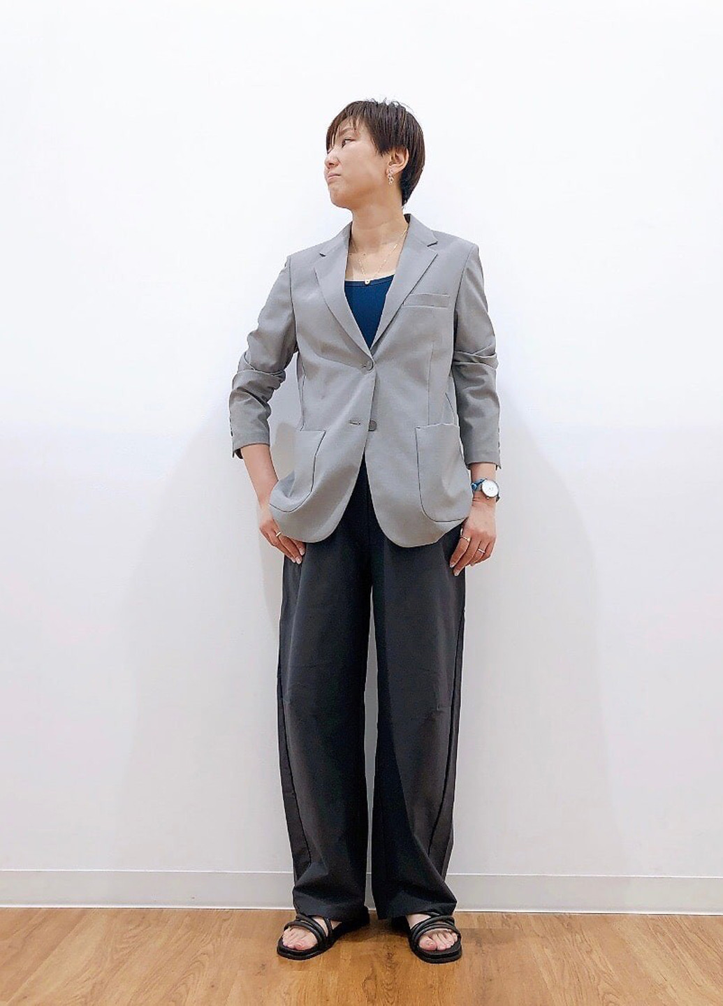 Серый женский жакет Uniqlo однотонный - демисезонный