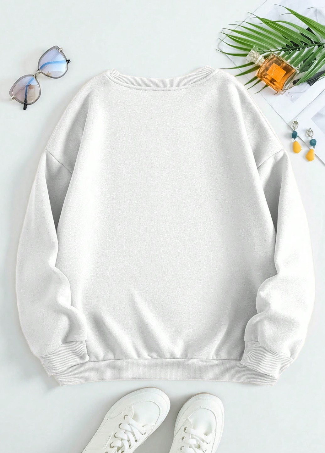 Белый свитшот SHEIN персонажи без декора (323619594)