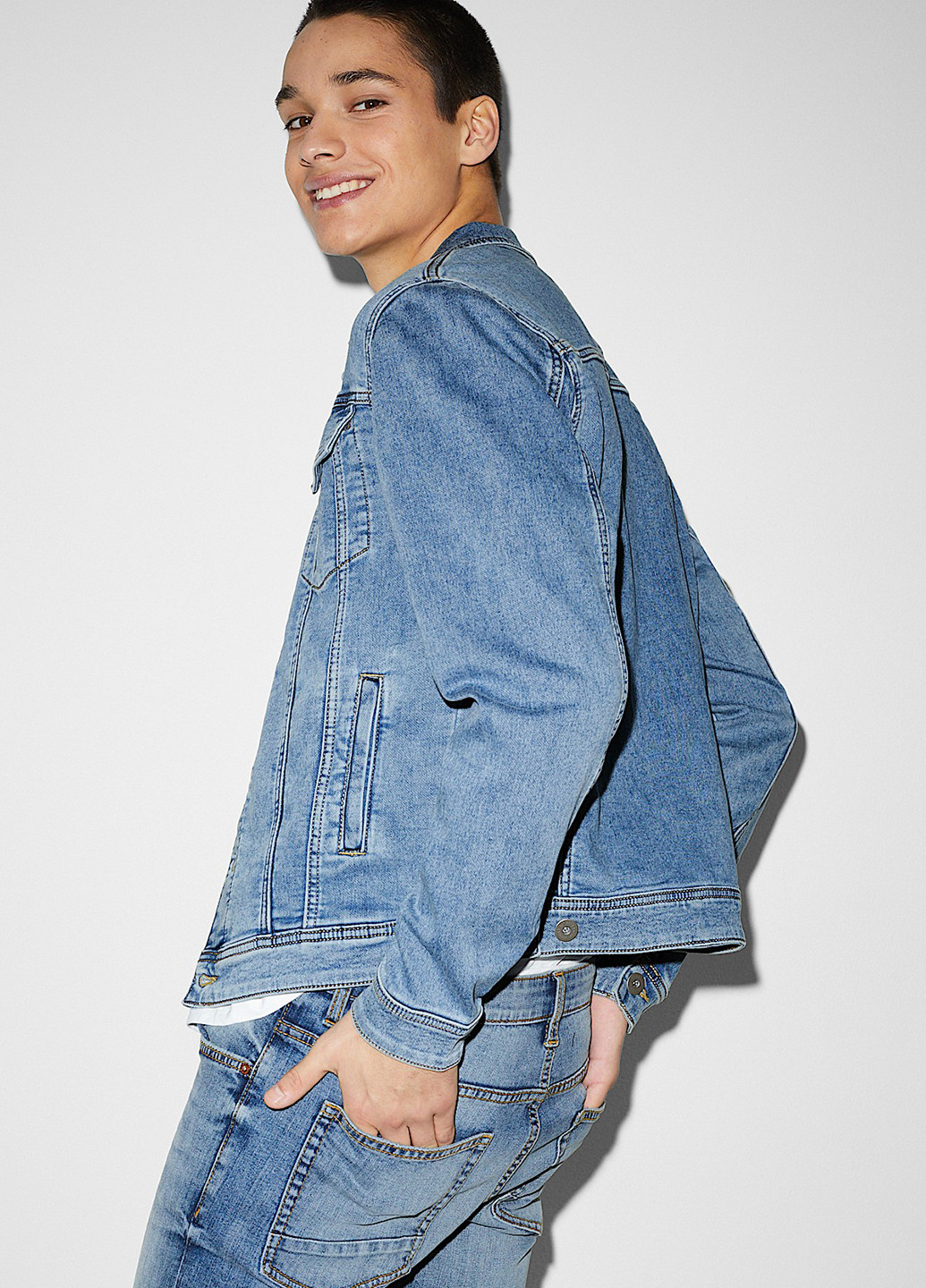 Темно-голубая демисезонная куртка C&A