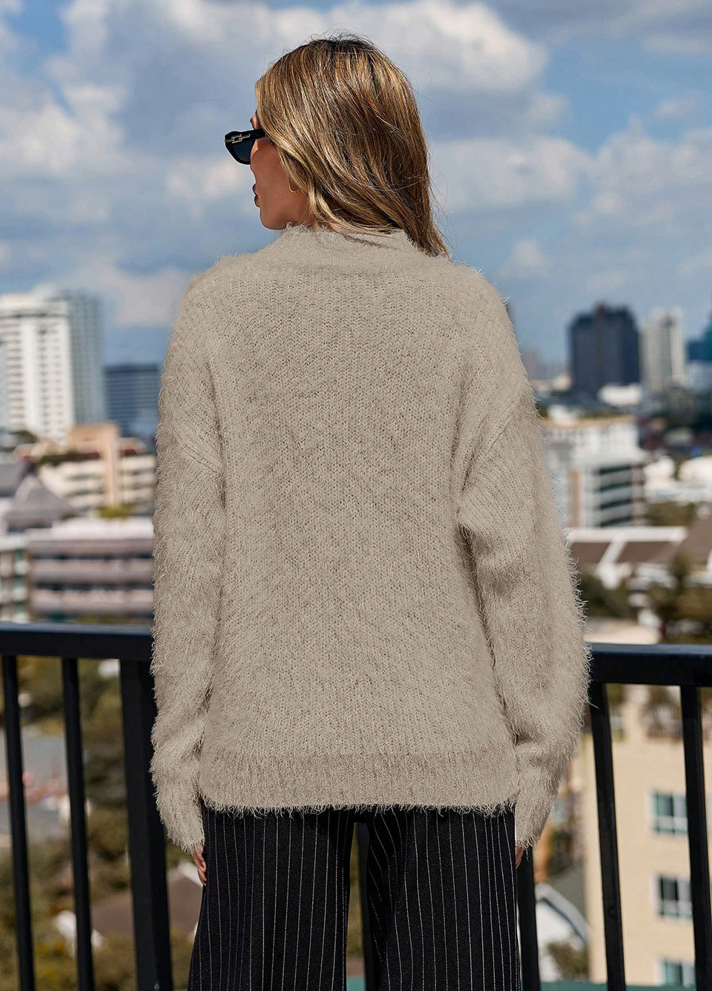 Бежевий демісезонний светр SHEIN