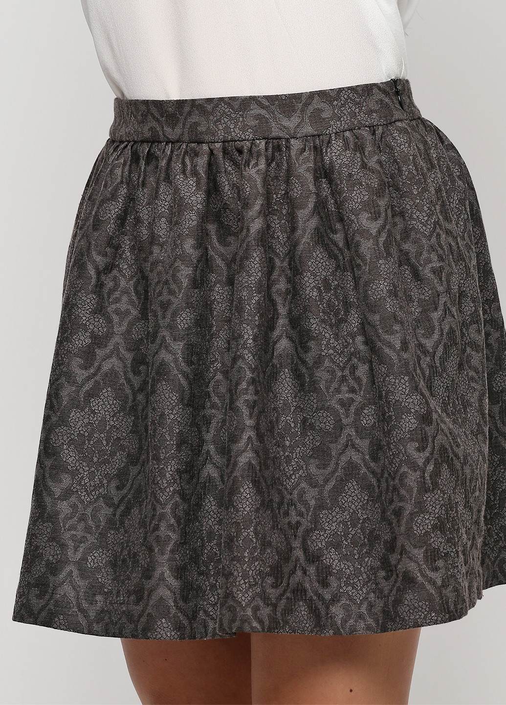 Темно-серая кэжуал с орнаментом юбка Zara клешированная-солнце