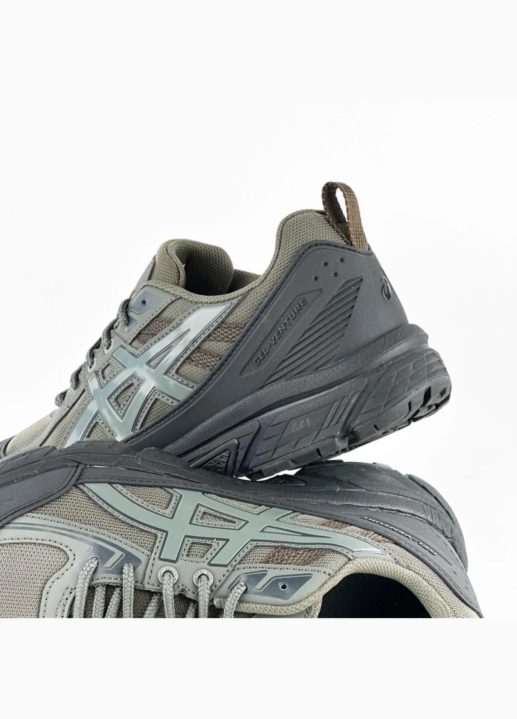 Оливковые (хаки) демисезонные кроссовки 1203a474-020 Asics Gel-Venture 6 Shield