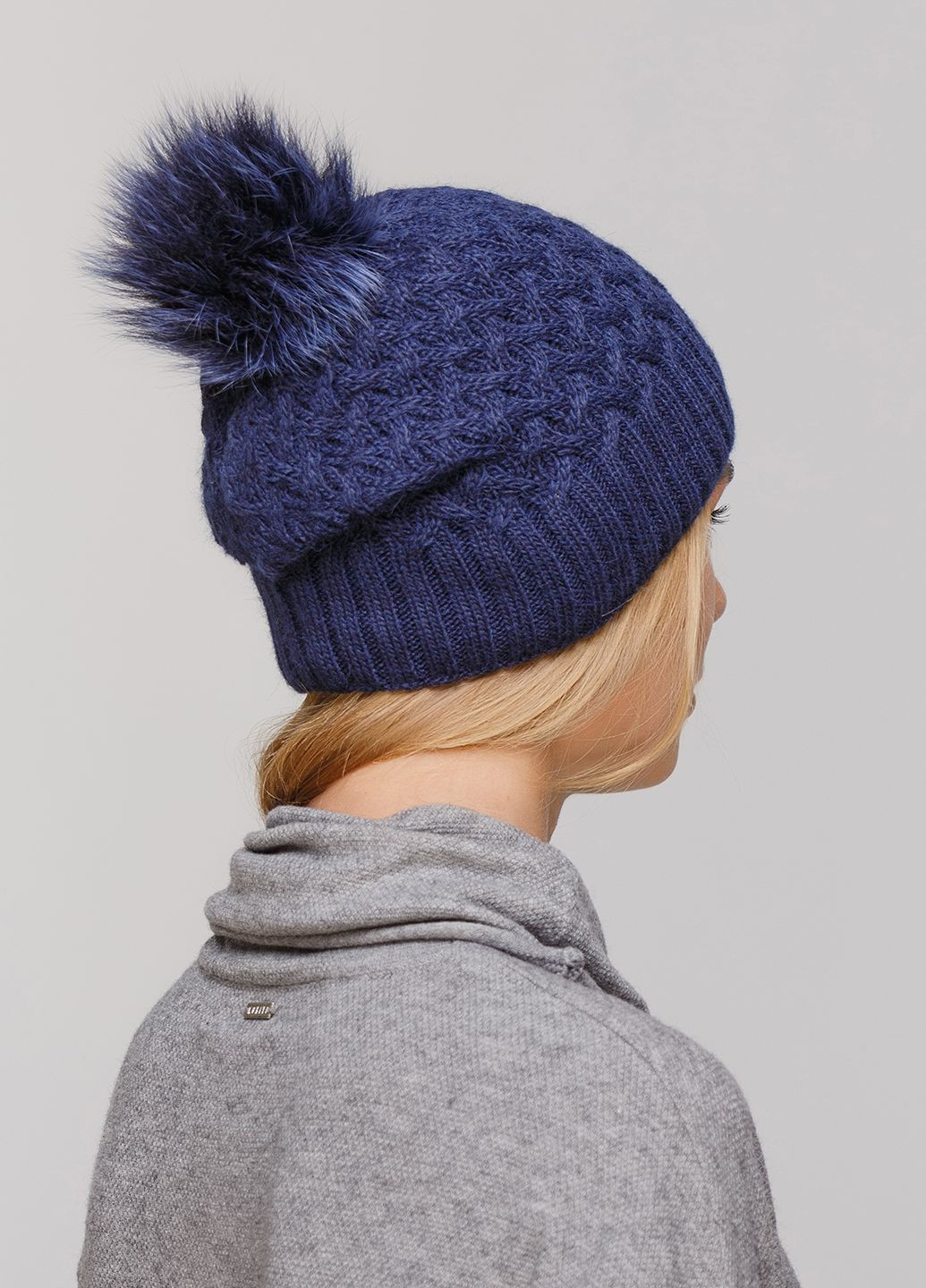 Зимняя теплая женская шапка на флисовой подкладке 550763 Merlini (249643396)