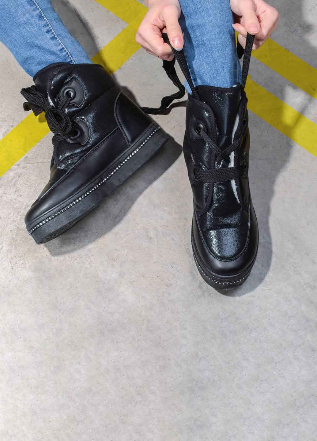 Черные дутые зимние ботинки на высокой подошве No Brand