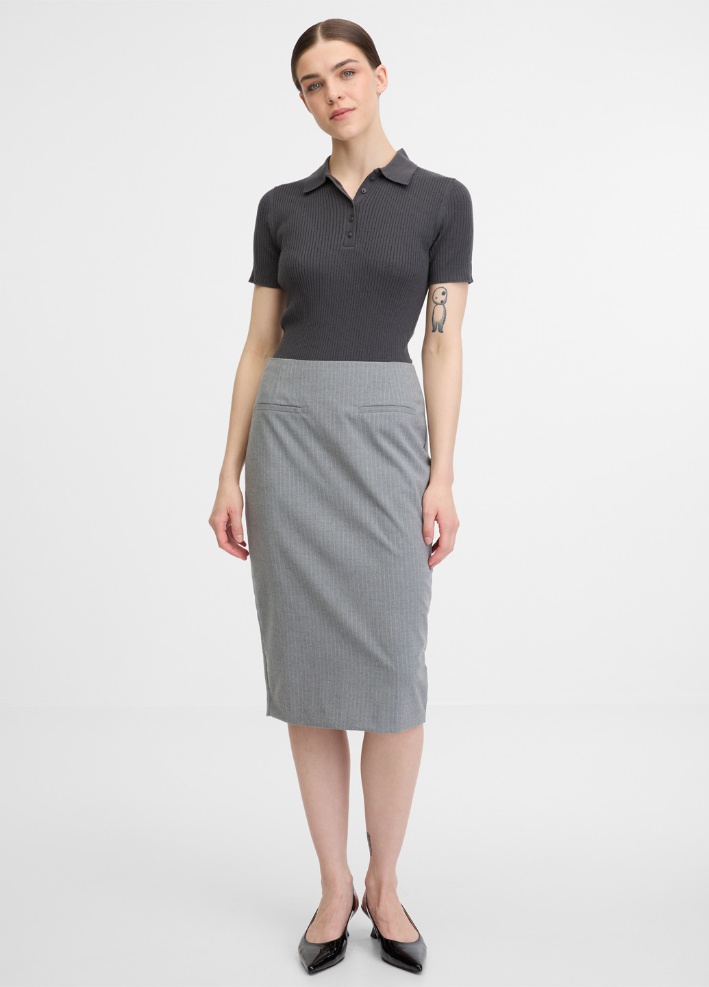 Темно-серая женская футболка-поло Orsay однотонная