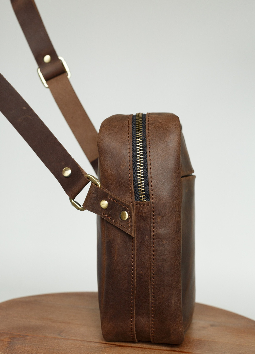 Практична чоловіча сумка месенджер через плече ручної роботи з натуральної вінтажної шкіри коричневого кольору Boorbon (253412641)
