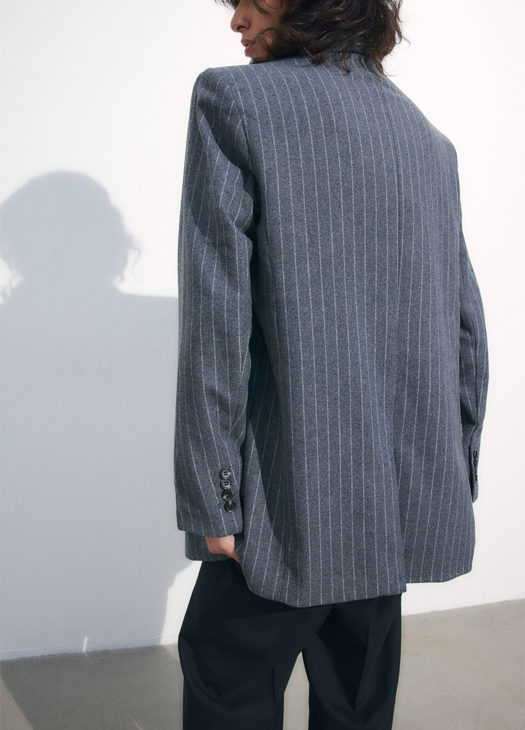 Серый женский жакет H&M полосатый - демисезонный