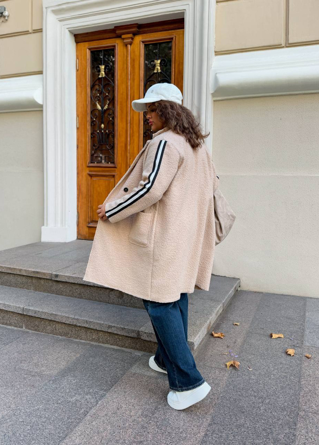 Бежевое демисезонное Пальто двубортное No Brand