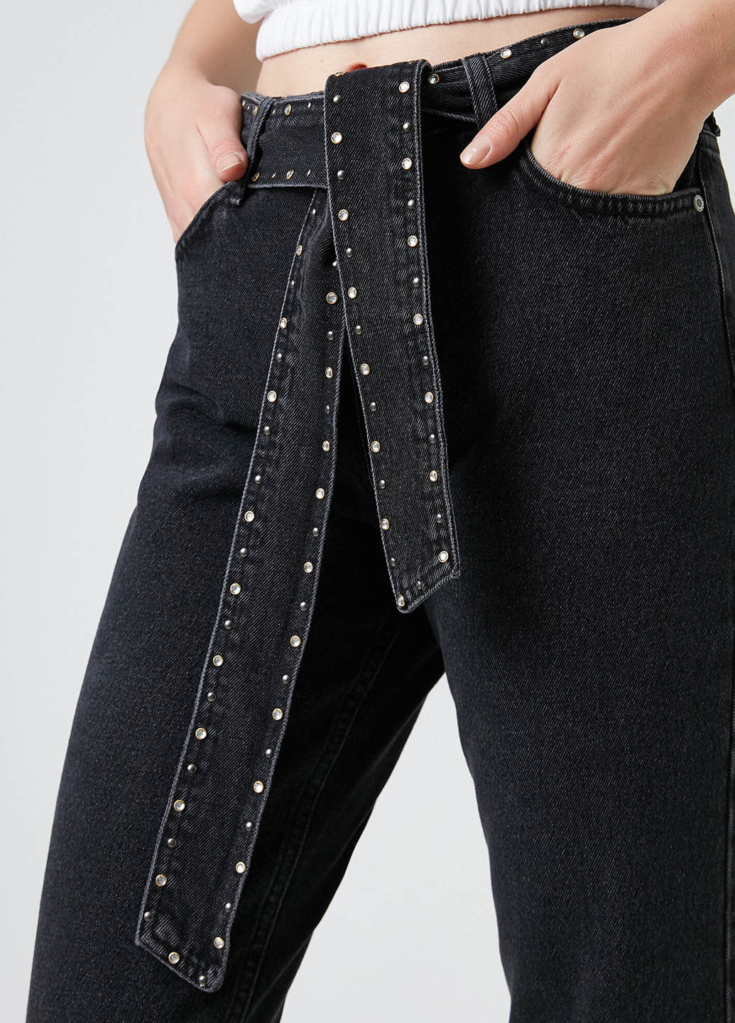 Джинси KOTON вкорочені, завужені однотонні чорні джинсові бавовна
