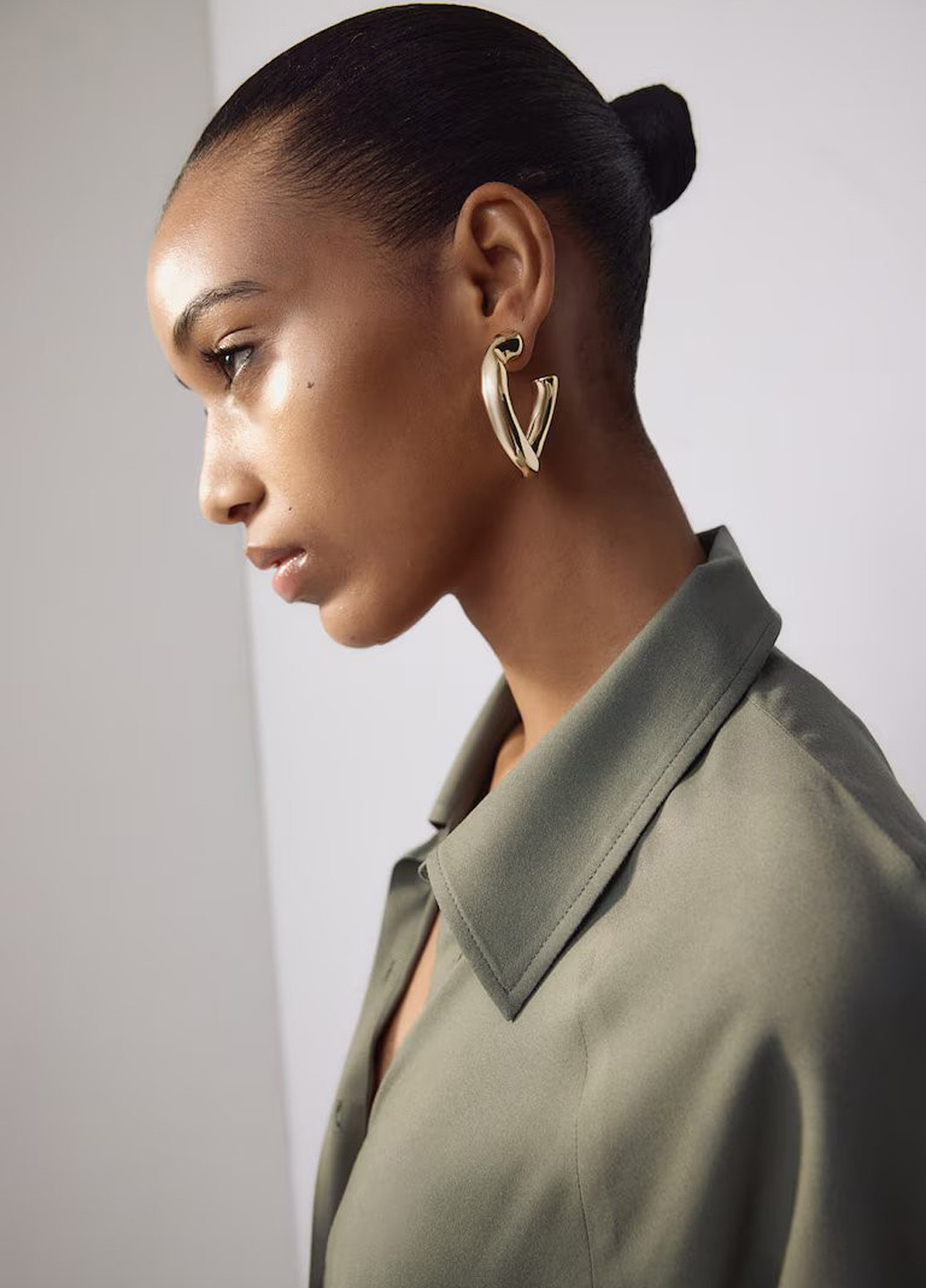 Оливковое (хаки) кэжуал платье рубашка H&M однотонное