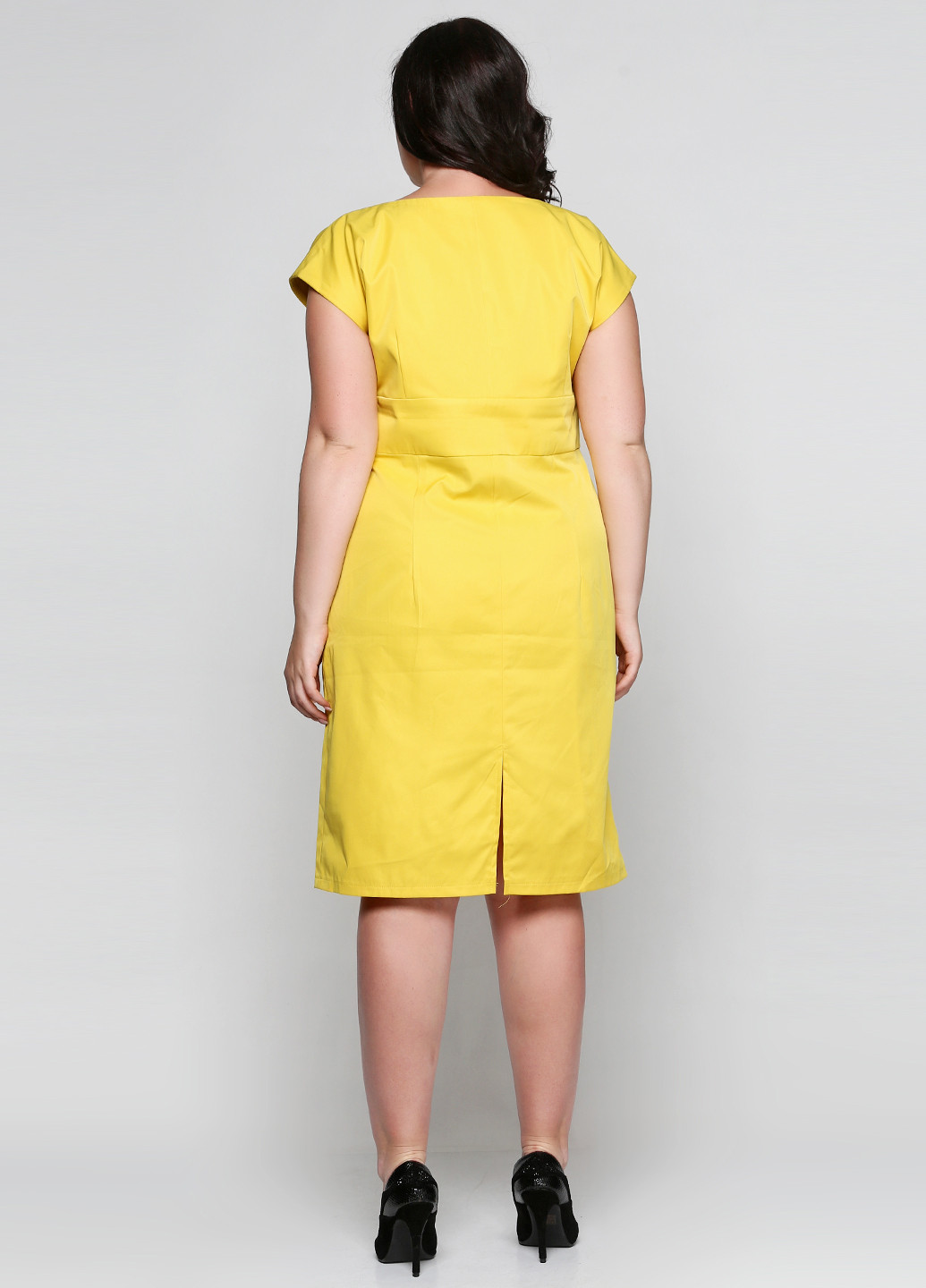 Желтое коктейльное платье Ut