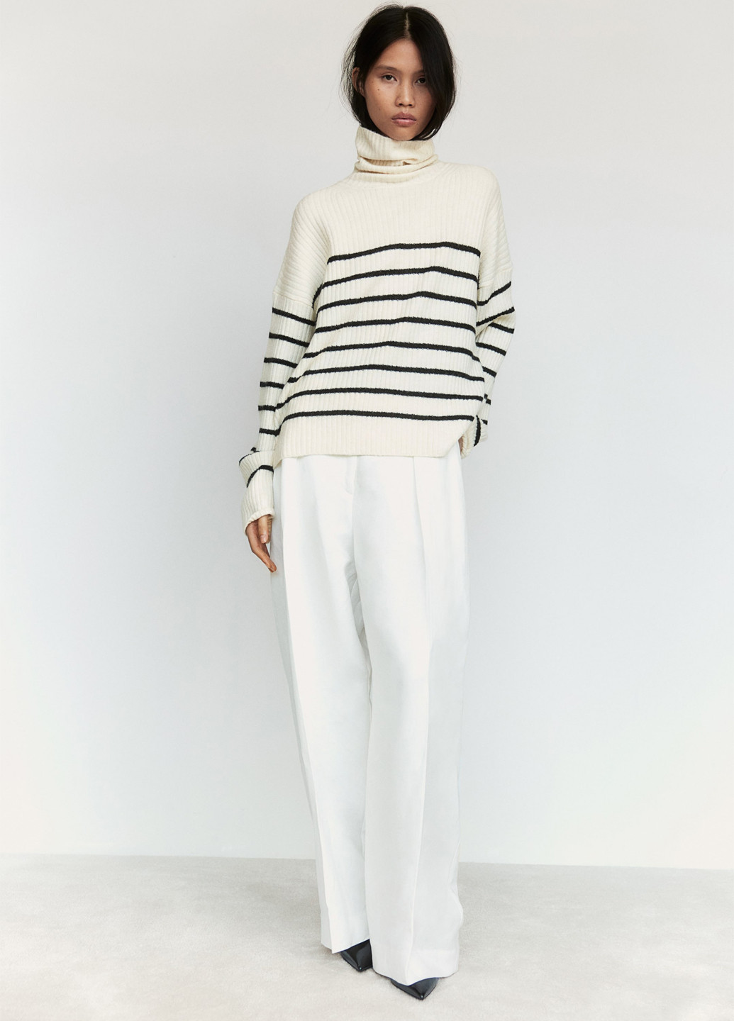 Черно-белый зимний светр H&M