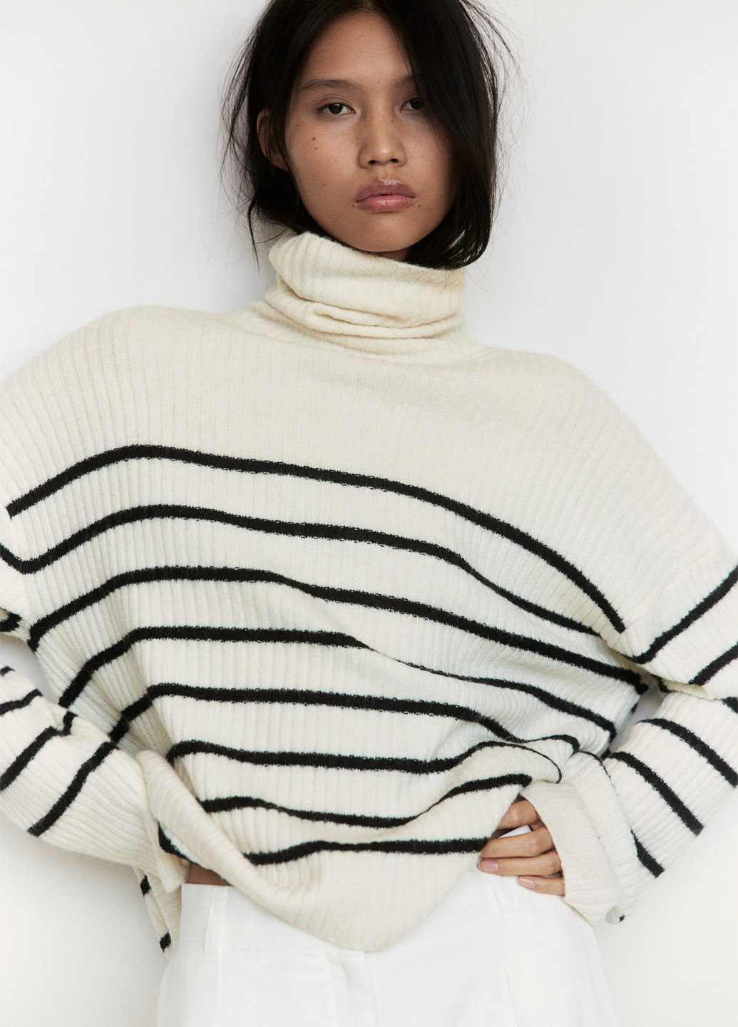 Черно-белый зимний светр H&M