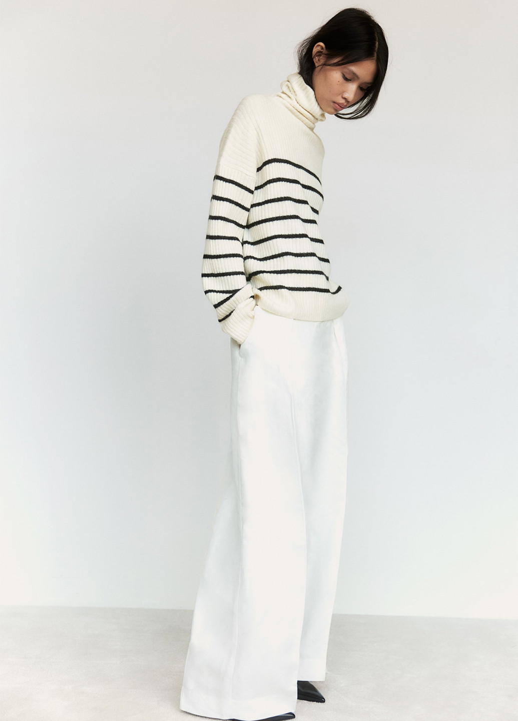 Черно-белый зимний светр H&M