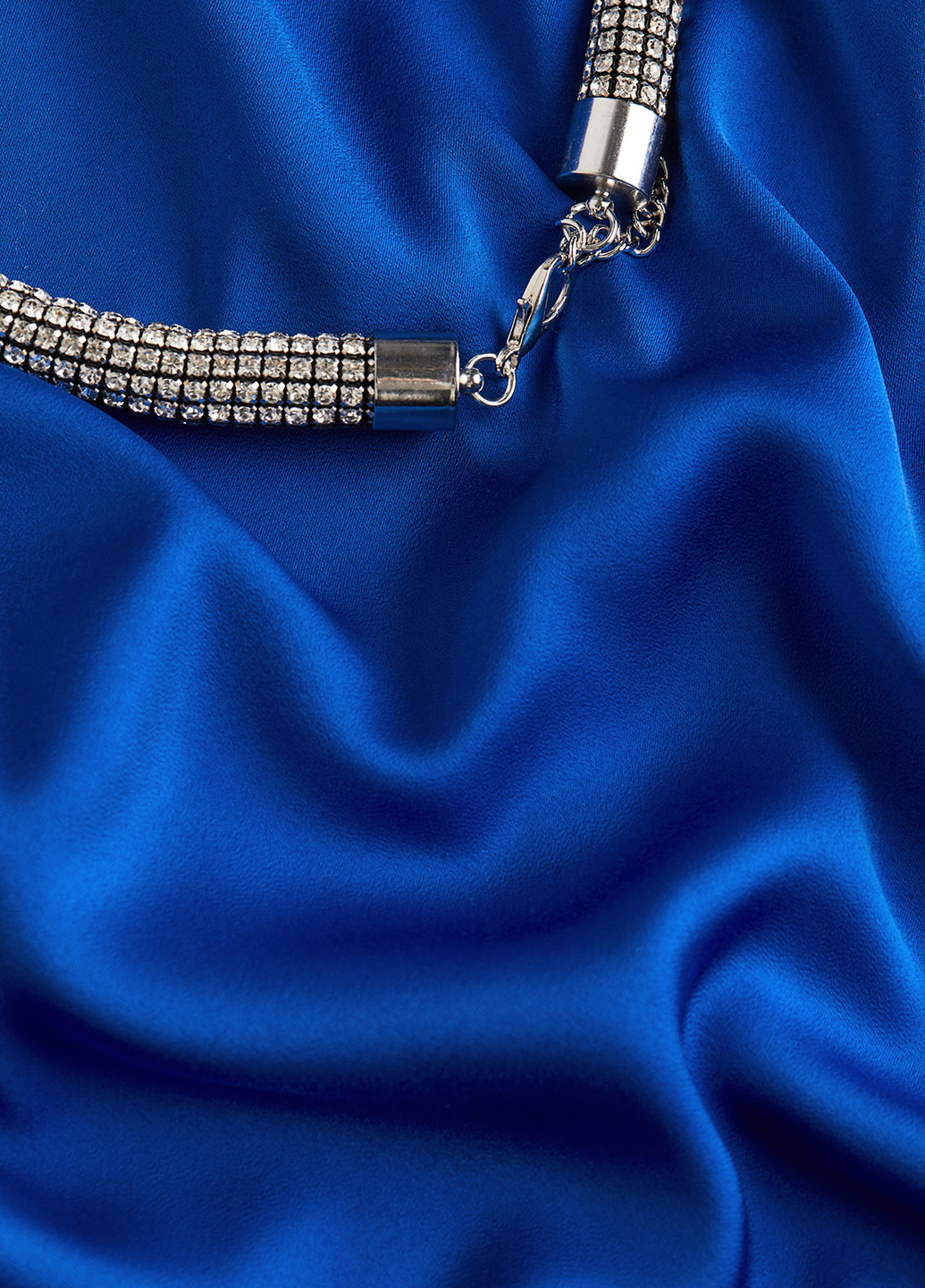 Синее коктейльное платье с открытой спиной H&M однотонное