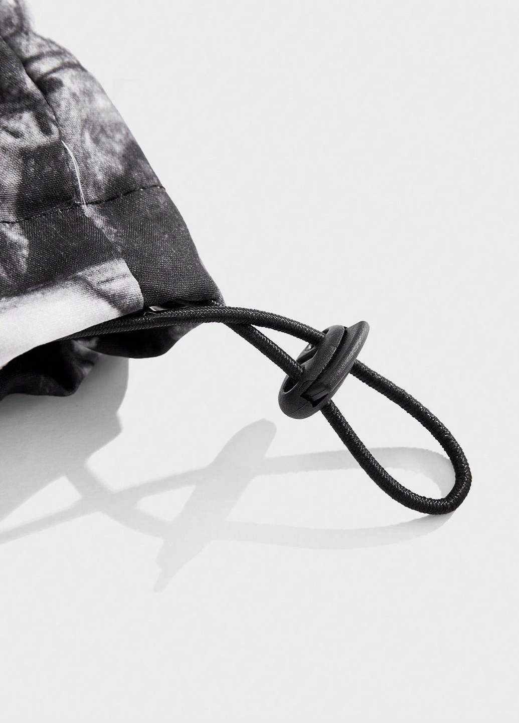 Черная демисезонная куртка SHEIN