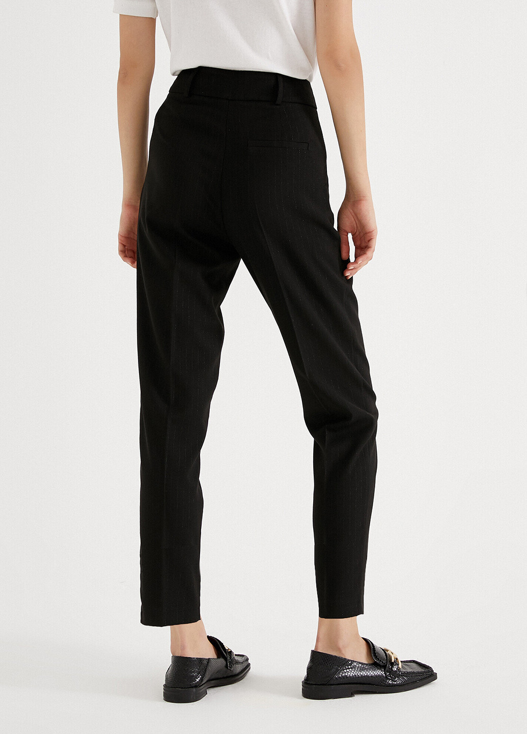 Черные классические демисезонные укороченные, зауженные брюки KOTON