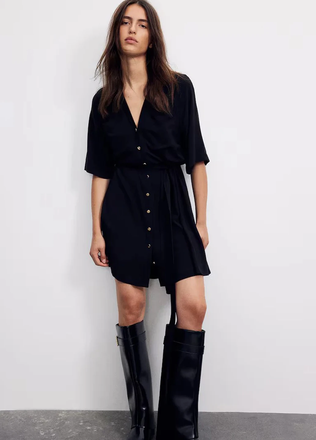 Черное платье H&M однотонное