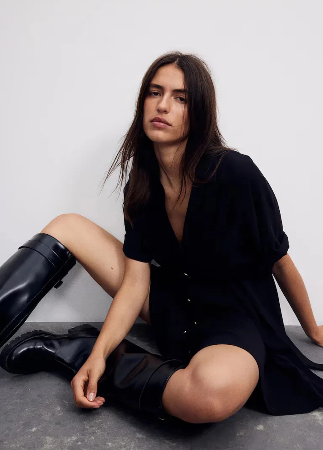 Черное платье H&M однотонное