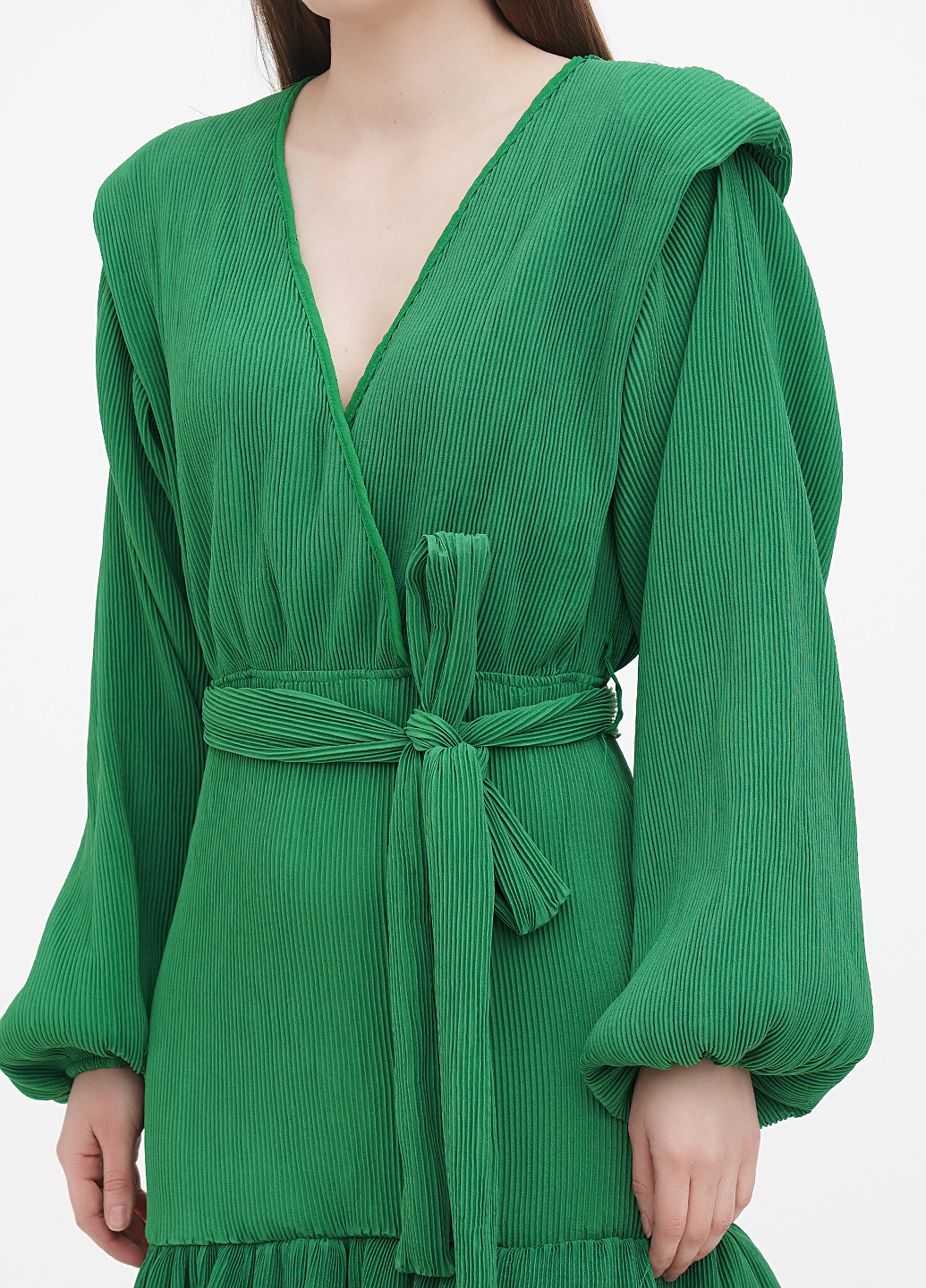Зеленое коктейльное платье на запах, плиссированное PrettyLittleThing однотонное