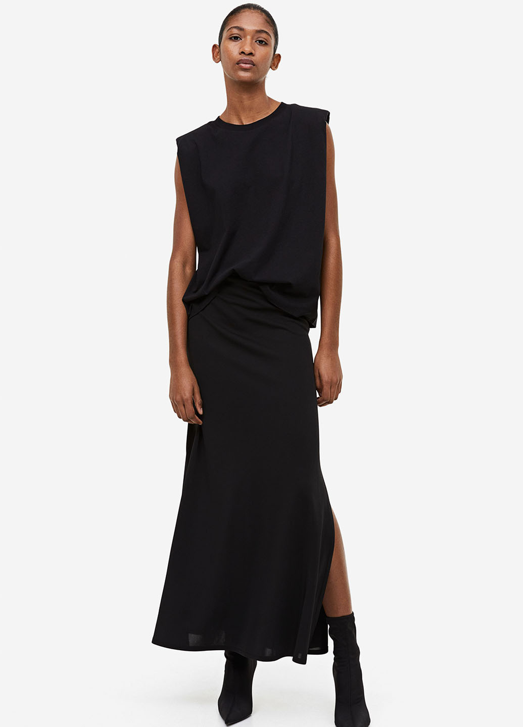 Черная кэжуал однотонная юбка H&M клешированная