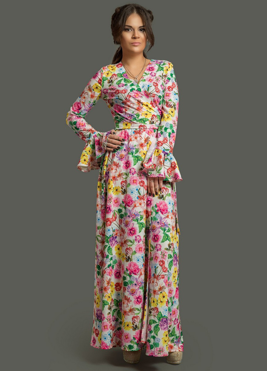 Розовое кэжуал платье на запах Modna Anka с цветочным принтом