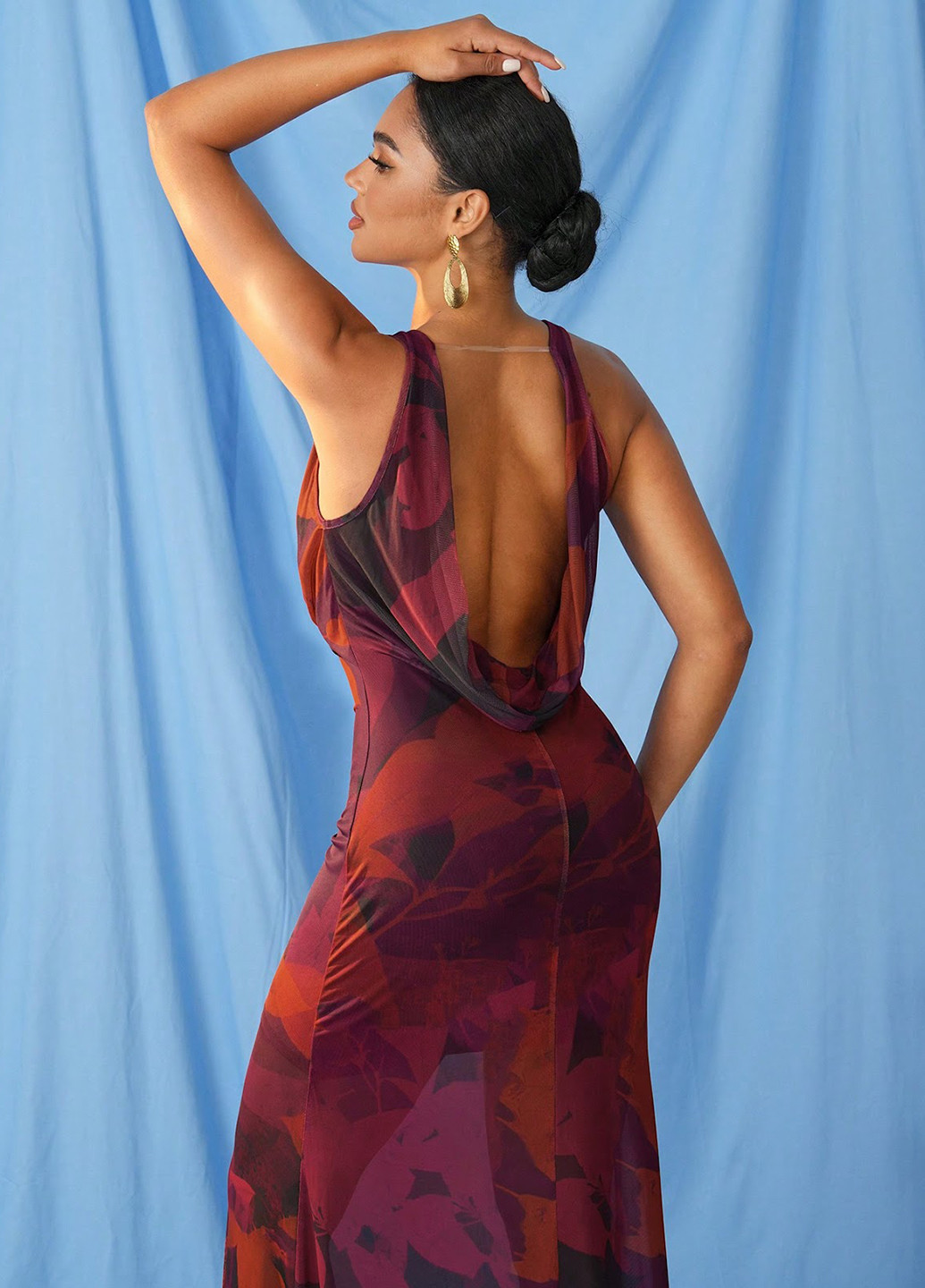 Бордовое коктейльное платье силуэтная SHEIN с абстрактным узором