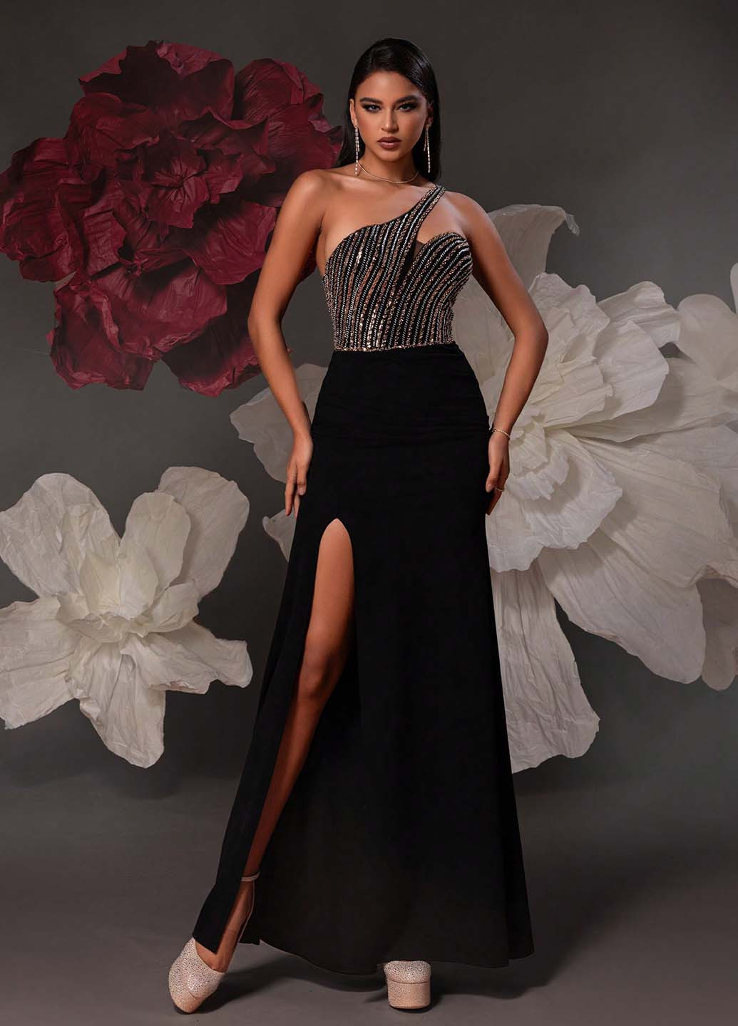 Черное вечернее платье на одно плечо SHEIN однотонное