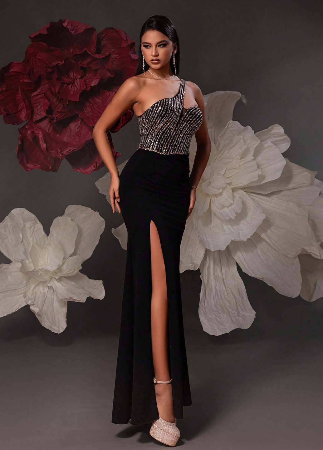 Черное вечернее платье на одно плечо SHEIN однотонное