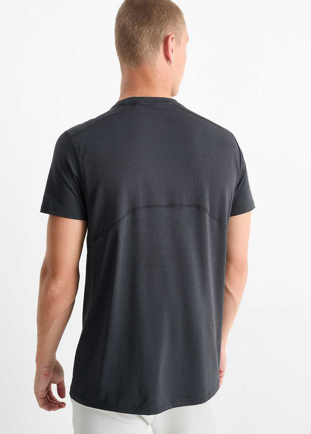 Черная футболка C&A