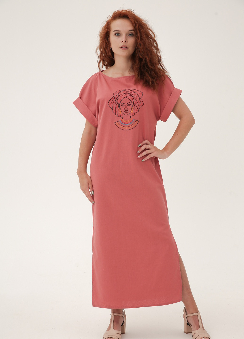 Коралловое кэжуал простое льняное платье с дизайнерской вышивкой "африканка" INNOE однотонное