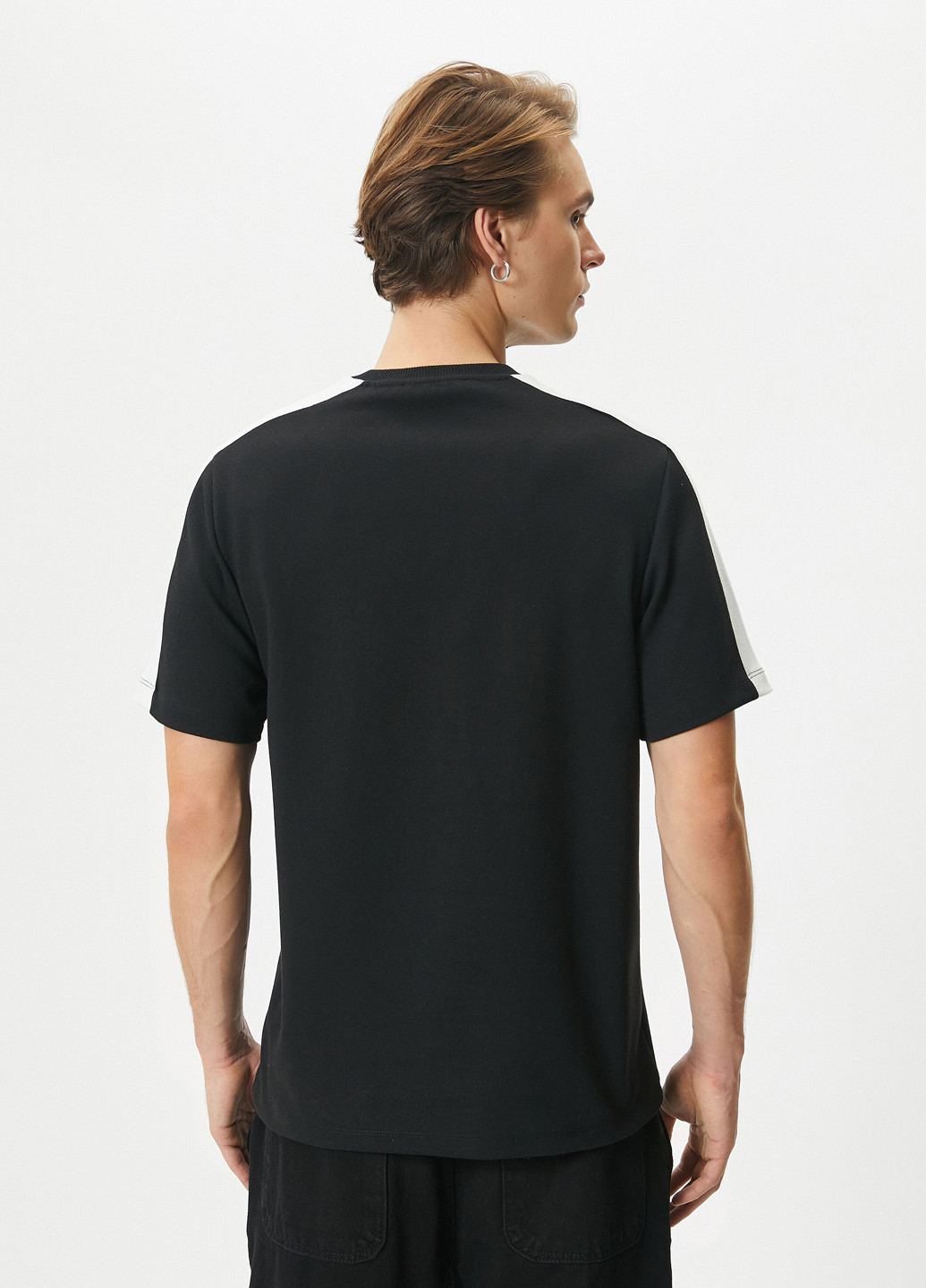 Черная футболка KOTON