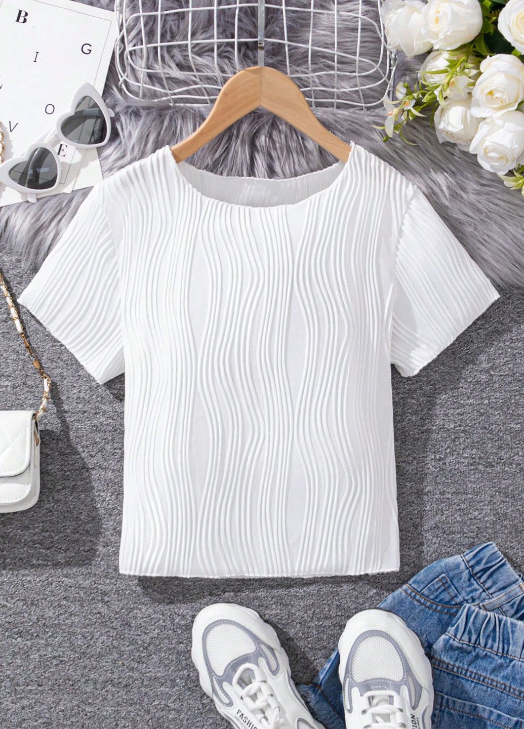 Белая летняя футболка SHEIN