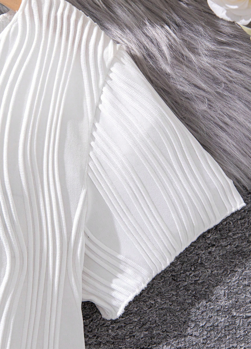 Белая летняя футболка SHEIN