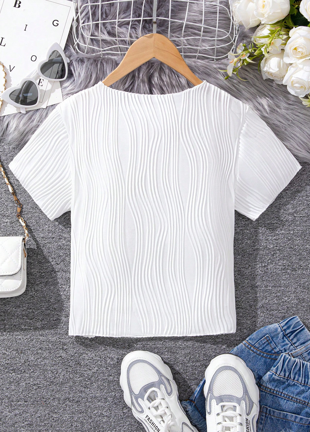 Белая летняя футболка SHEIN