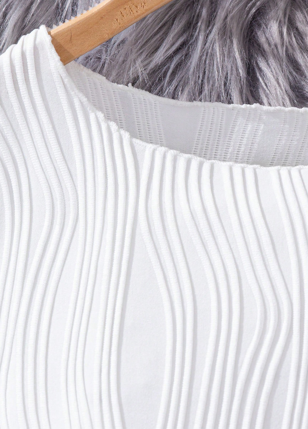 Белая летняя футболка SHEIN