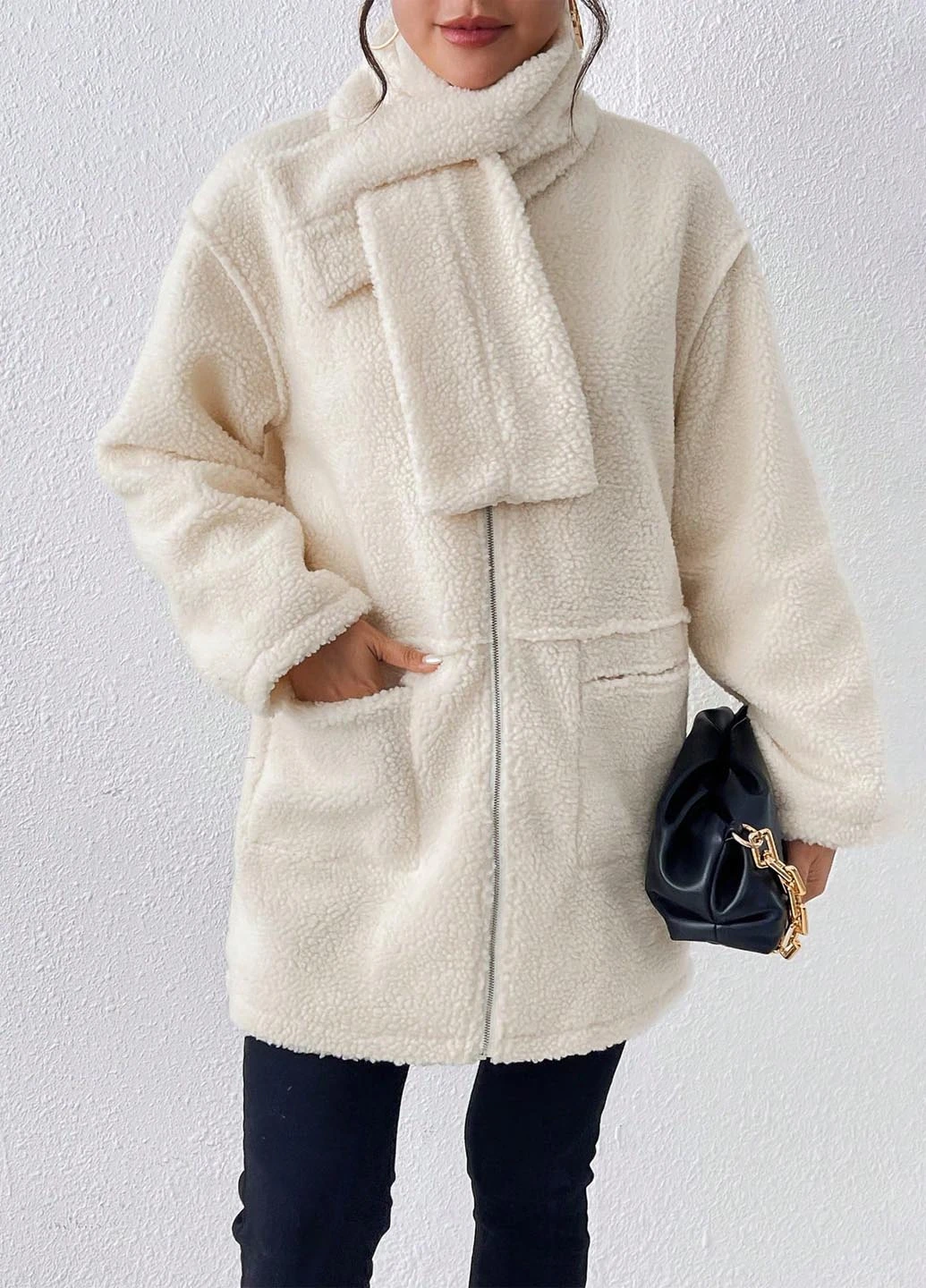 Белая зимняя куртка SHEIN