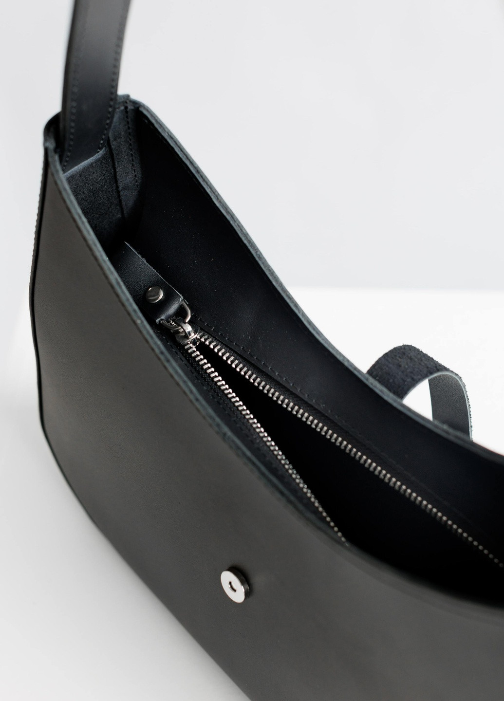 Женская сумка-трапеция из натуральной кожи с легким матовым эффектом черного цвета Boorbon (253342354)