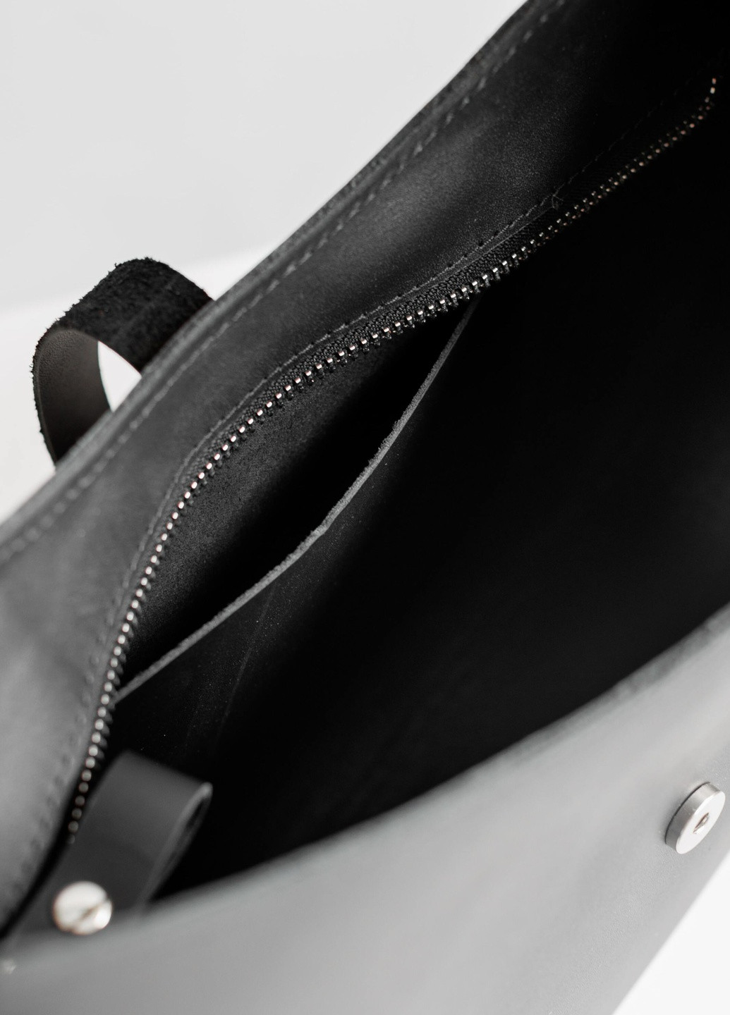 Женская сумка-трапеция из натуральной кожи с легким матовым эффектом черного цвета Boorbon (253342354)