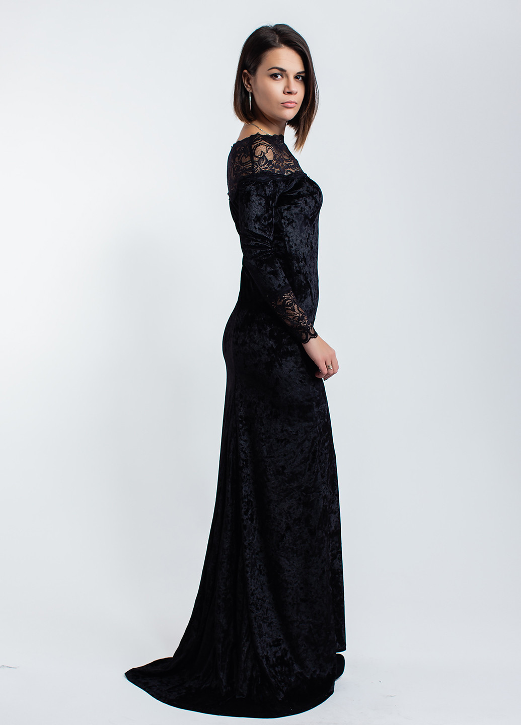 Черное вечернее платье со шлейфом Modna Anka однотонное
