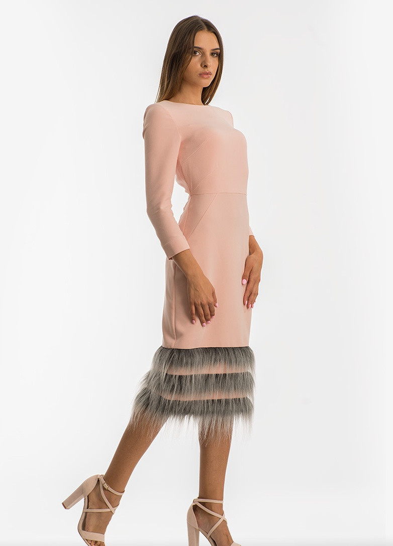 Розовое деловое платье миди с меховым манжетом по подолу футляр Nai Lu-na by Anastasiia Ivanova однотонное