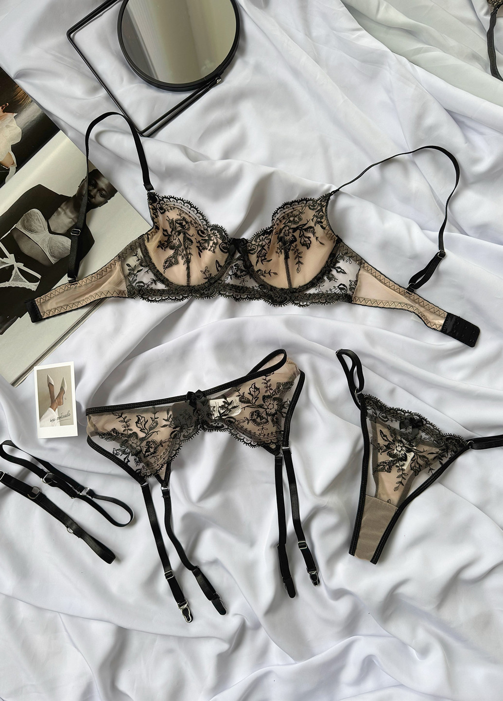 Чорний демісезонний комплект (бюстгальтер, трусики, пояс, підв'язки) NOVA VEGA