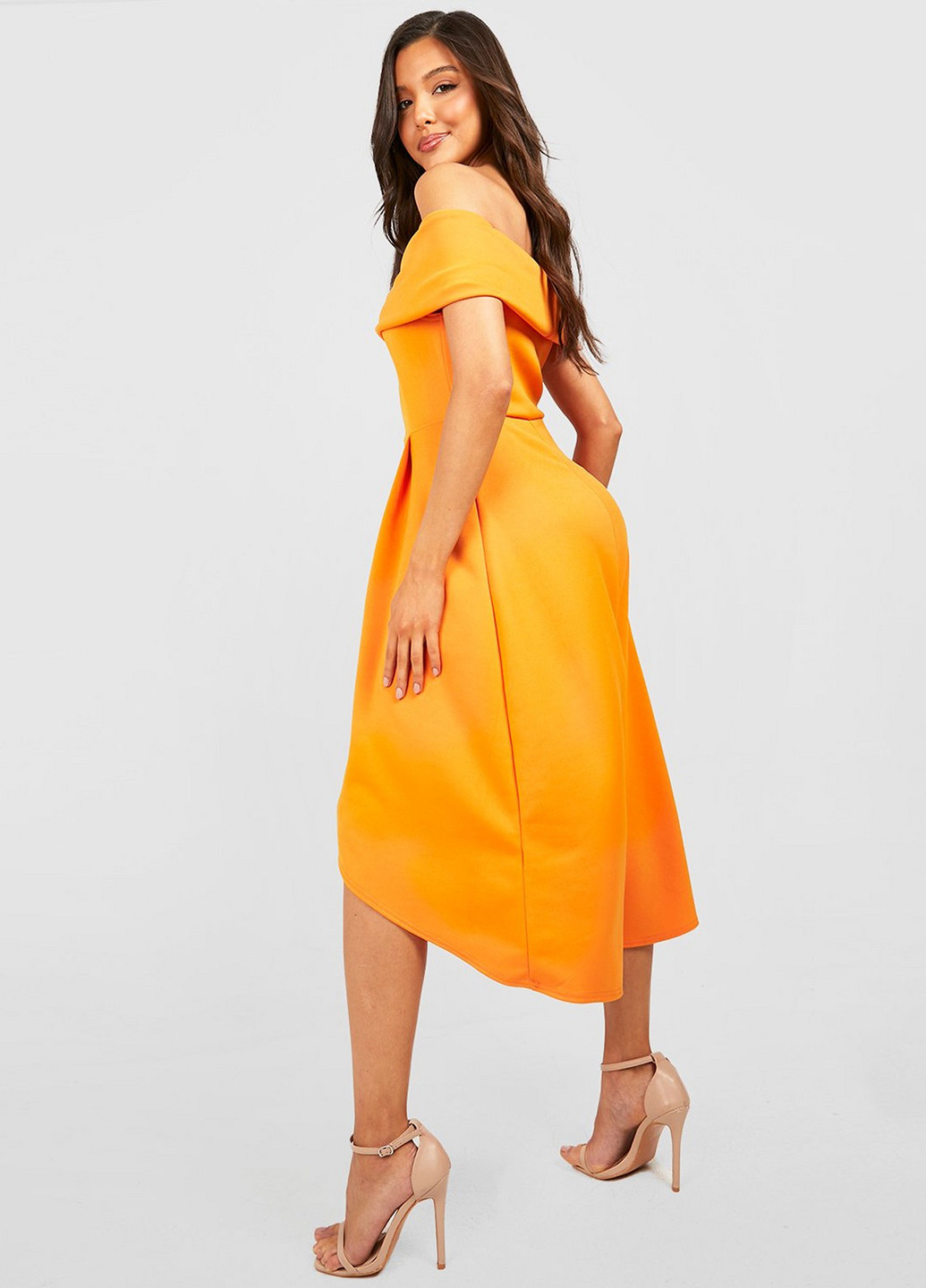 Оранжевое коктейльное, кэжуал платье с открытыми плечами Boohoo однотонное