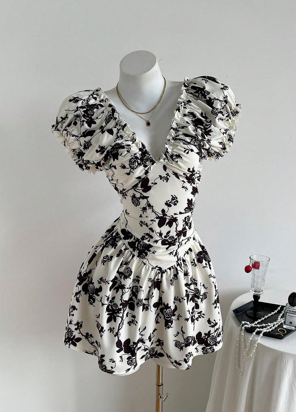 Чорно-білий кежуал сукня кльош SHEIN з квітковим принтом