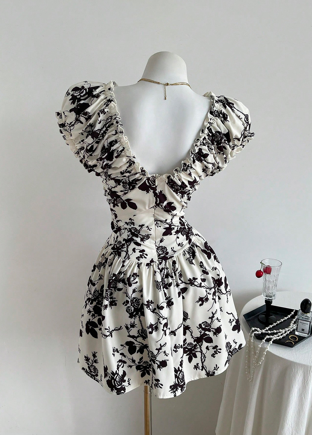 Чорно-білий кежуал сукня кльош SHEIN з квітковим принтом