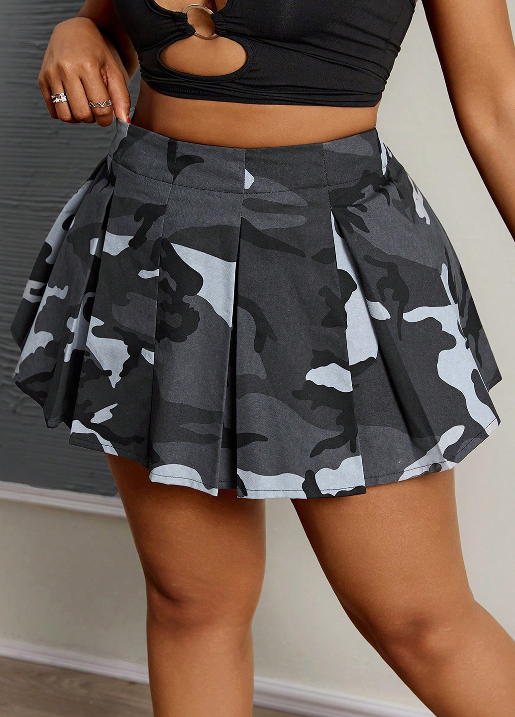 Серая кэжуал камуфляжная юбка SHEIN плиссе